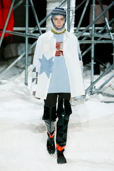 Look 32